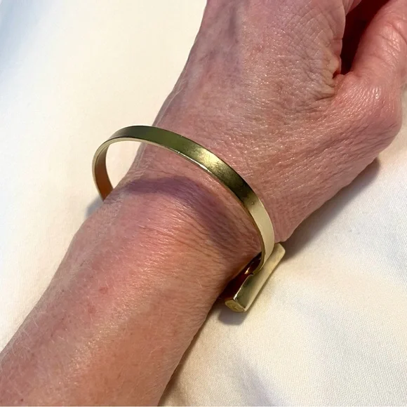 *EUC* Banana Republic Gold Plated Open End “T” Bar Cuff Bracelet-Diameter 2 3/4” - Picture 2 of 8